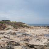 Una volta lasciata Calafetta e superato lo scheletro dell�ex locale Grotta Regina incendiato nel 2015, si apre il tratto di costa di Punta della Penna, denominato "bunker" per via della roccaforte difensiva che si trova qui a pochi passi dal mare